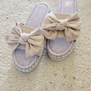 Elegant Beige Bow Slip-On Sandals